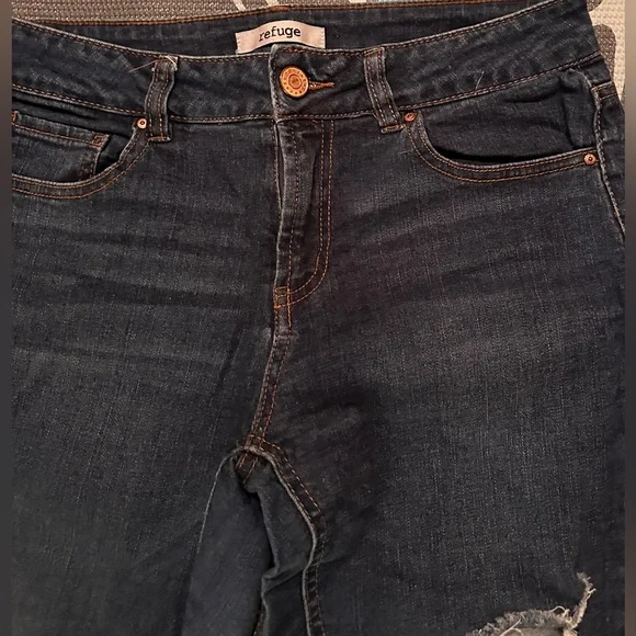 🌺Refuge dark wash, distressed jeans🌺 - Picture 3 of 5